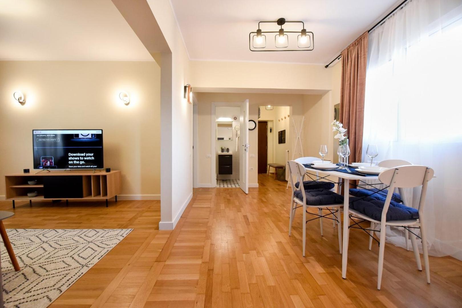 City Living At Its Best - Spacious 2 Bedroom Apartment On Calea Victoriei Bucharest Exterior photo